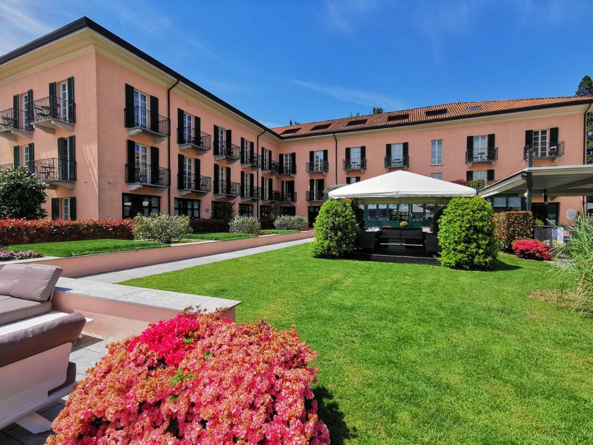 Two-Bedroom Apartment Terrace Lake View